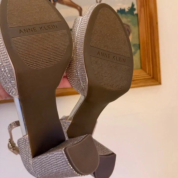 Anne Klein Rhinestone Embellished Chunky Gold Platform Heels Sandal NEW 6.5 Glam - Picture 9 of 11